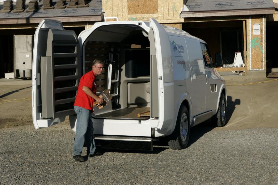  Nissan NV2500 Concept 2008 года  (фото 34 из 51)